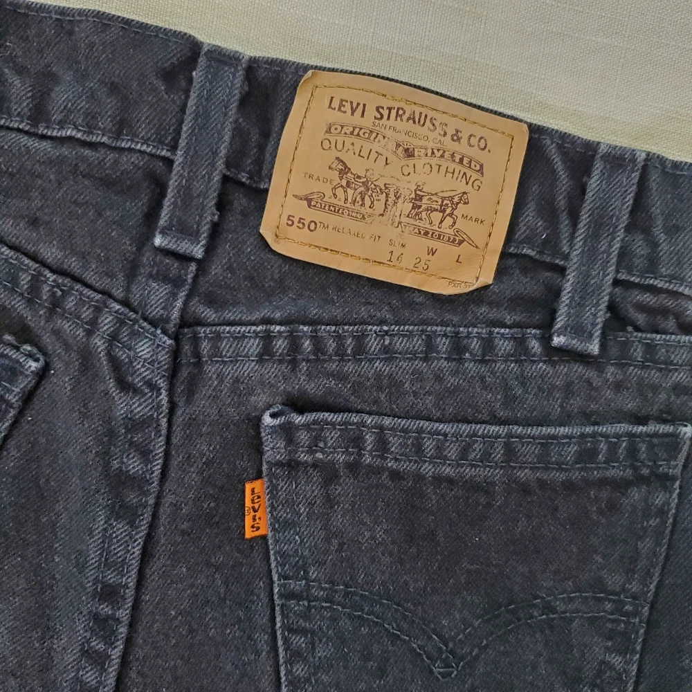 Vintage Levi's black 550 fit jean shorts 23 inch waist